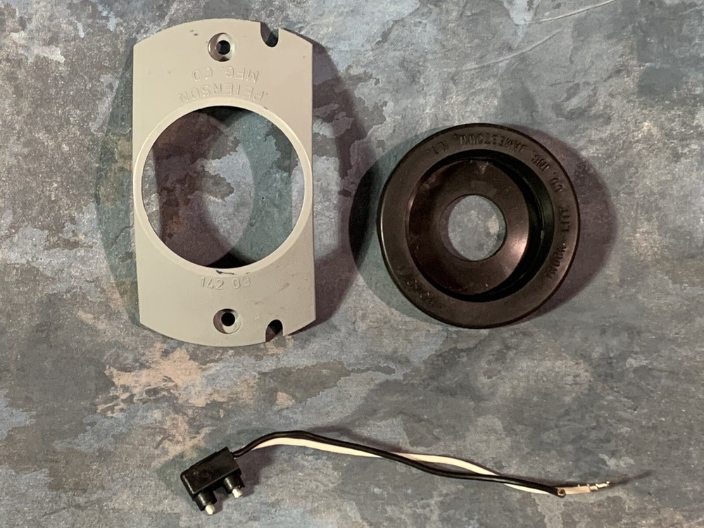 Peterson 2.5” Marker Light Kit ~ Bracket/ Grommet/ Plug