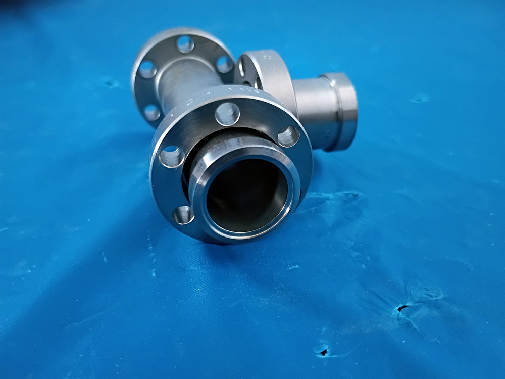 CF ConFlat 1.33" (DN 16) Tee, by Varian, (2) Rotatable and (1) Fixed Flange