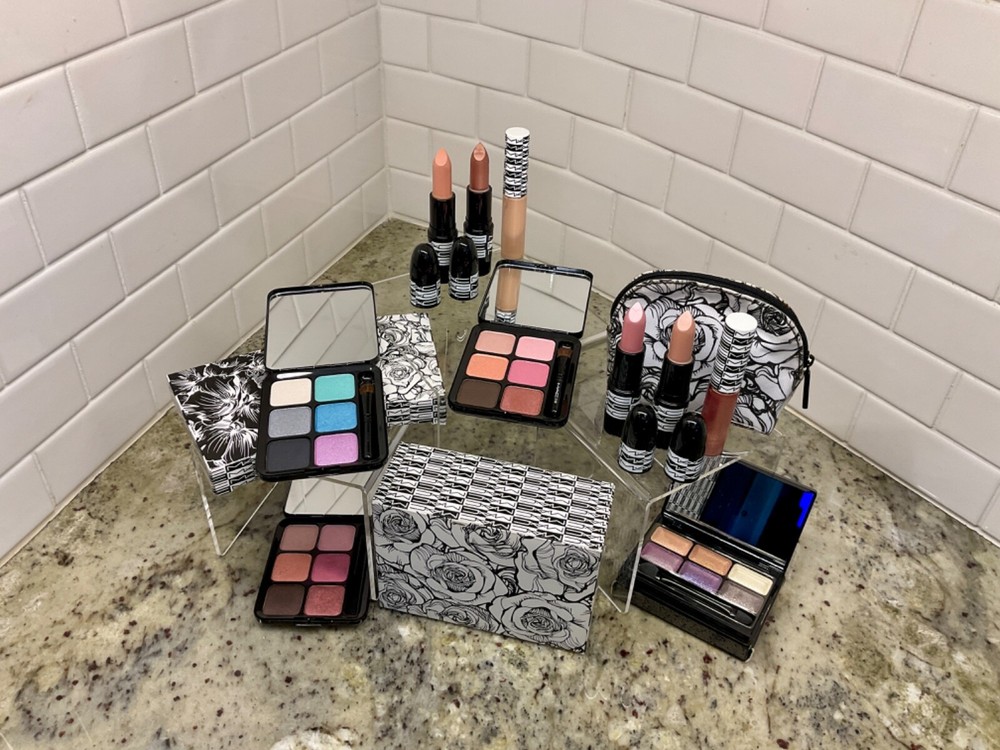 MAC GRAPHIC GARDEN COLLECTION NIB Limited Edition