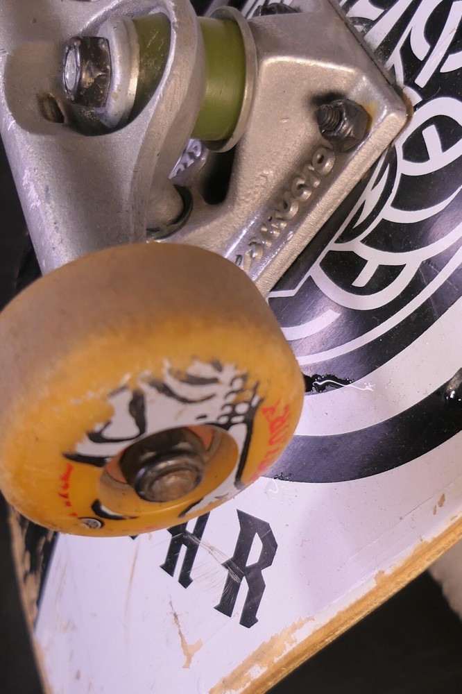 DARKSTAR ARMOR LIGHT WHITE & BLACK SKATEBOARD