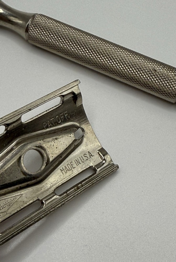 Vintage Gillette DE Razor With Gillette Logo On Head