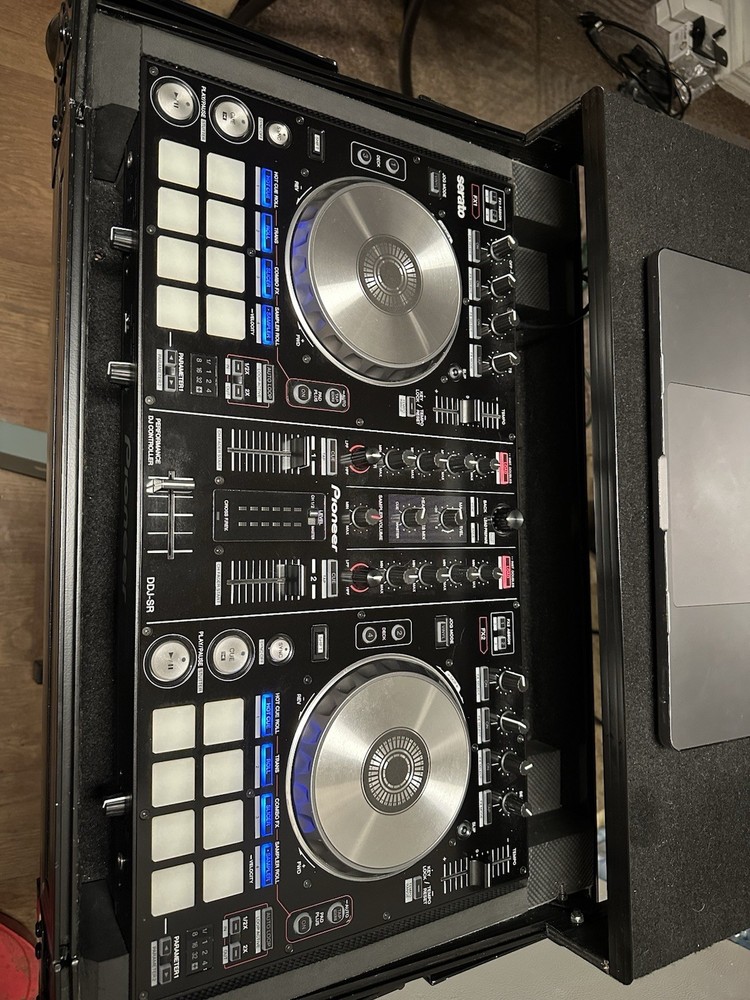 Pioneer DDJ-SR Digital DJ Controller with Case
