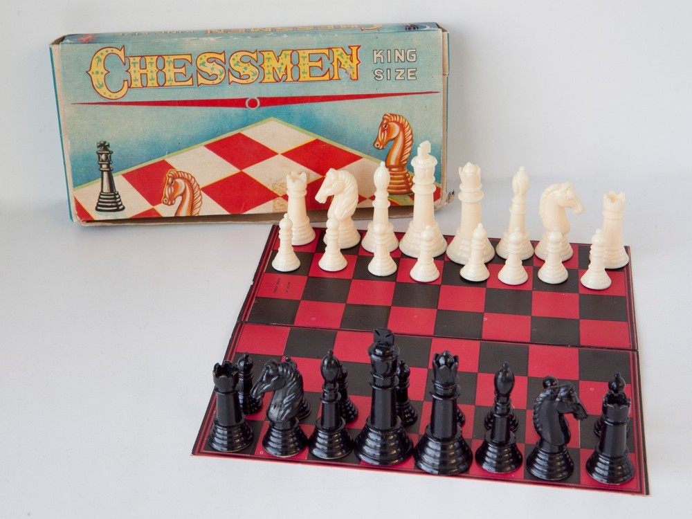 Vintage Chessmen King Size Chess Set - READ