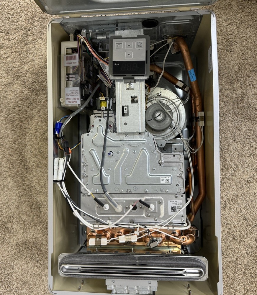 Rinnai RE160eP Outdoor Tankless Water Heater Propane Gas 160K BTU Untested Q