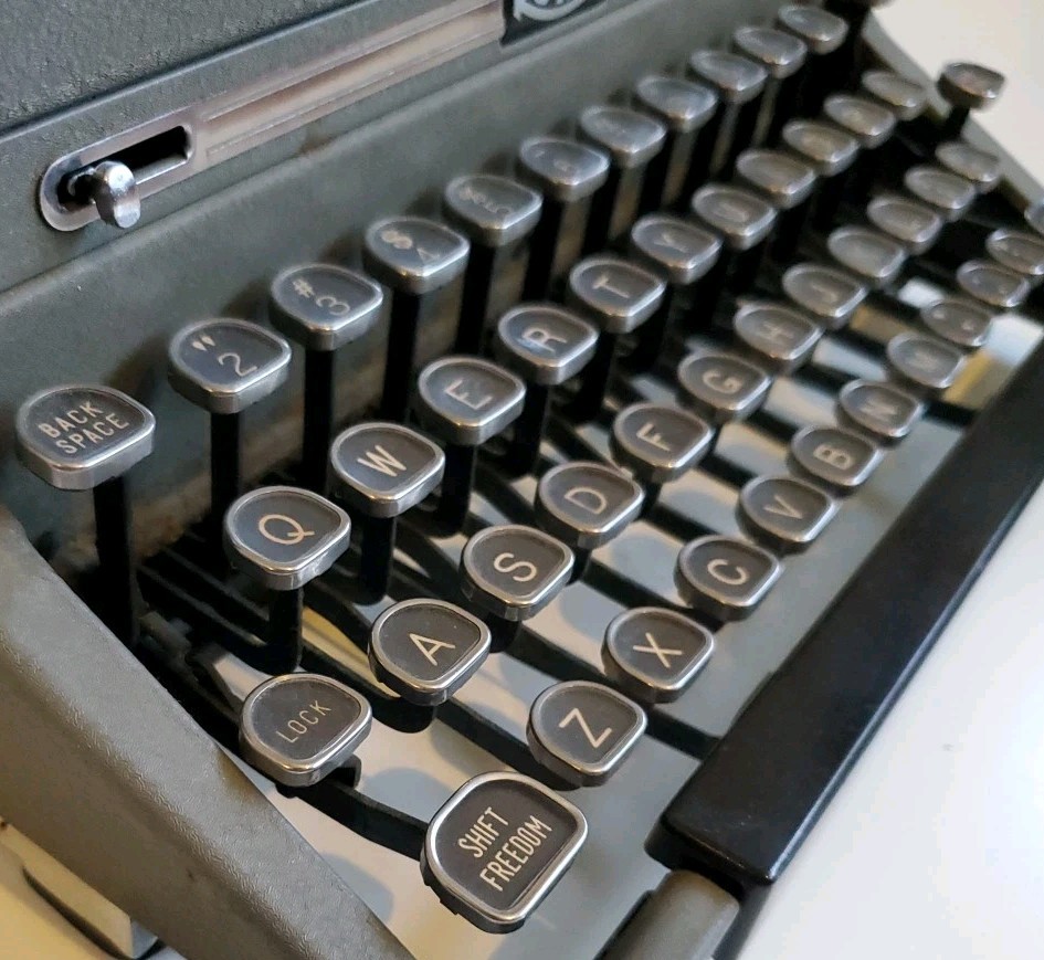 1949 ROYAL Quiet Deluxe Gray Typewriter