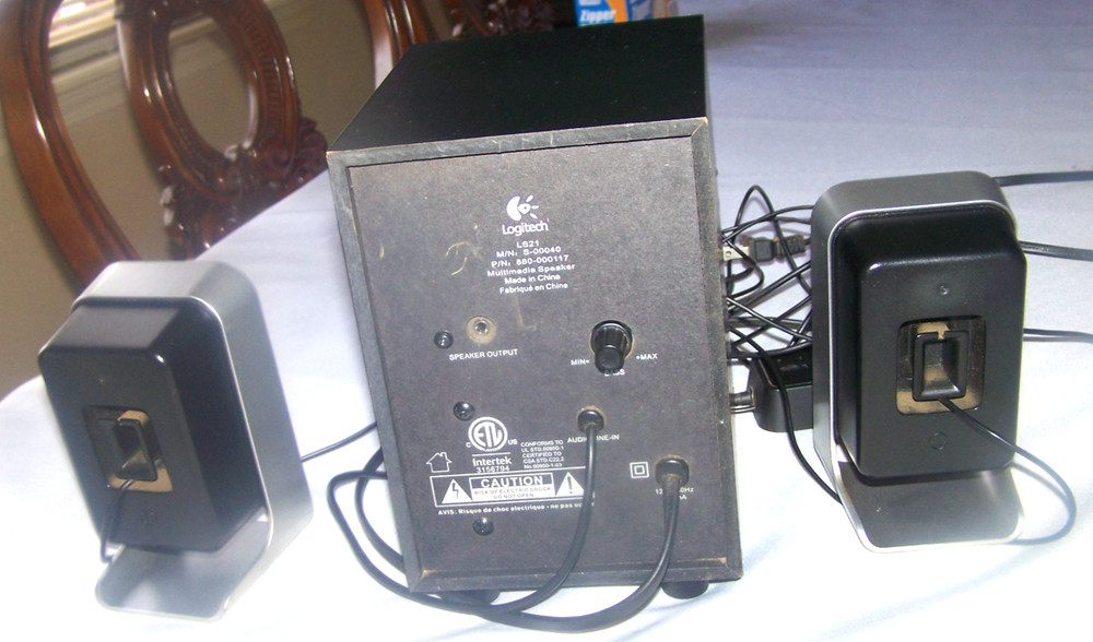 Logitech Z213 Multimedia 2.1 Computer Speaker System w/ Sub - PC, MAC & Mobile