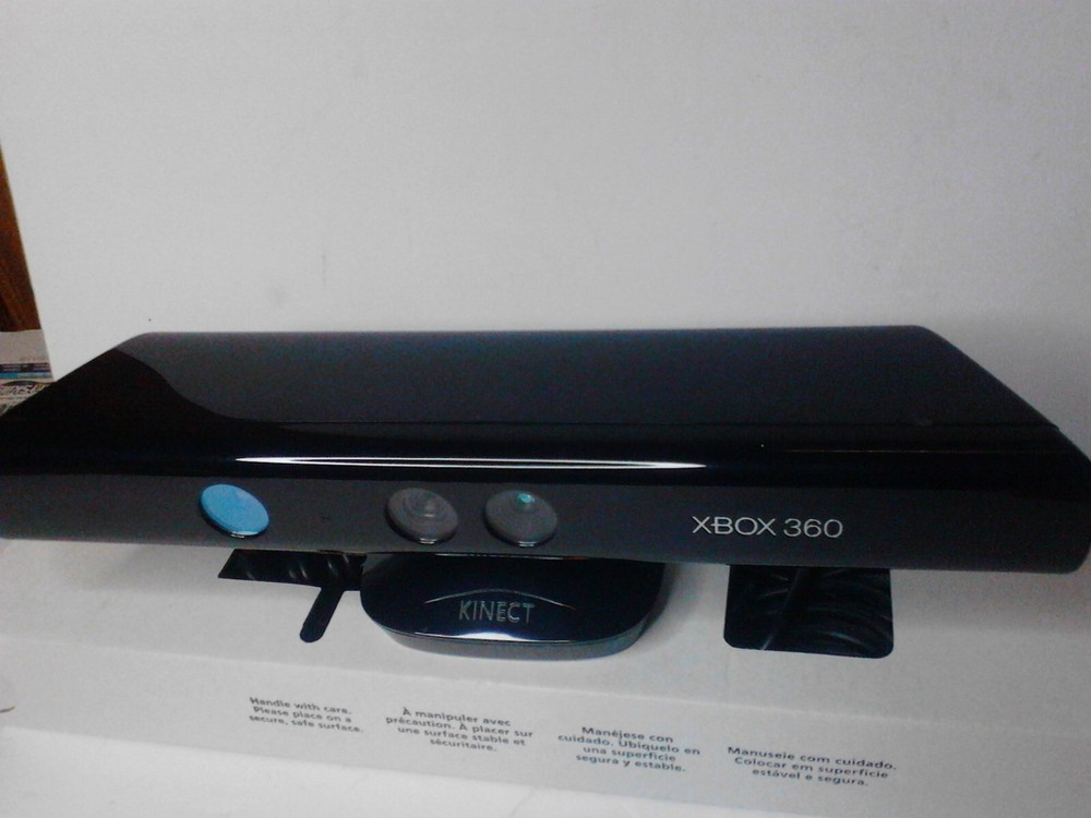 XBOX 360 Kinect sensor w/ box, game & calibration card