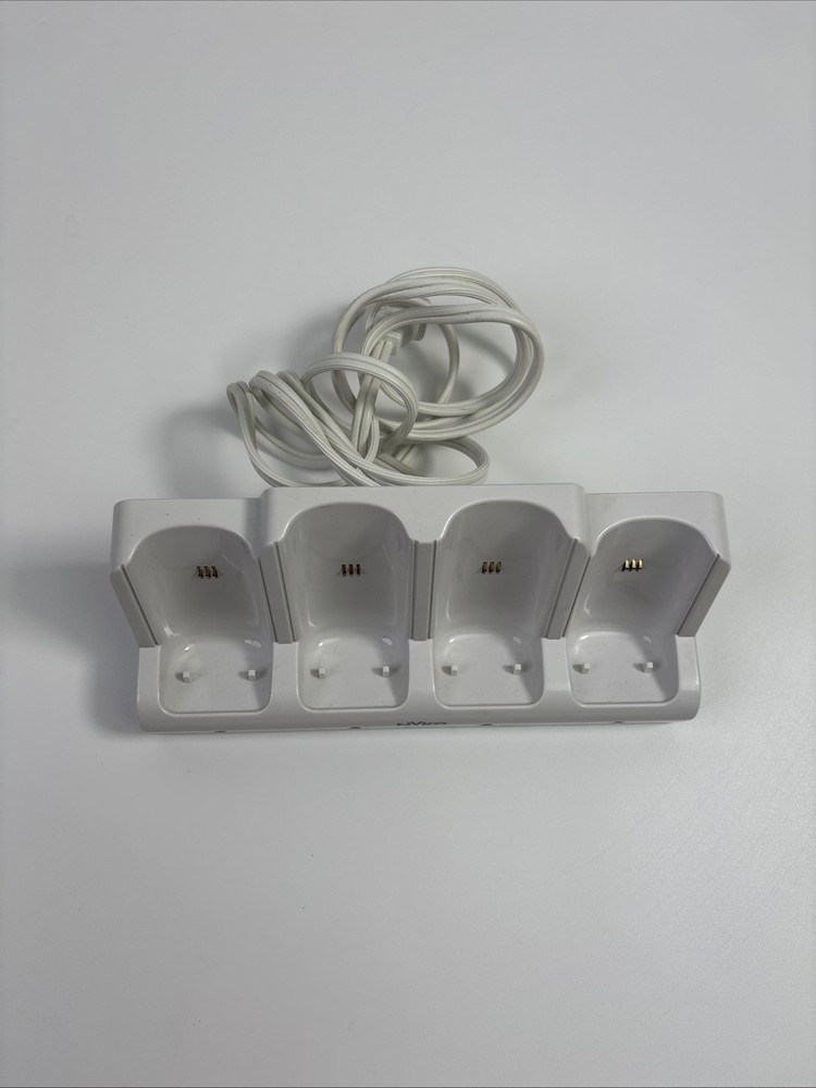 Wii Nyko Controller Charge Station Quad 87060-A50 White Dock 4 Controller