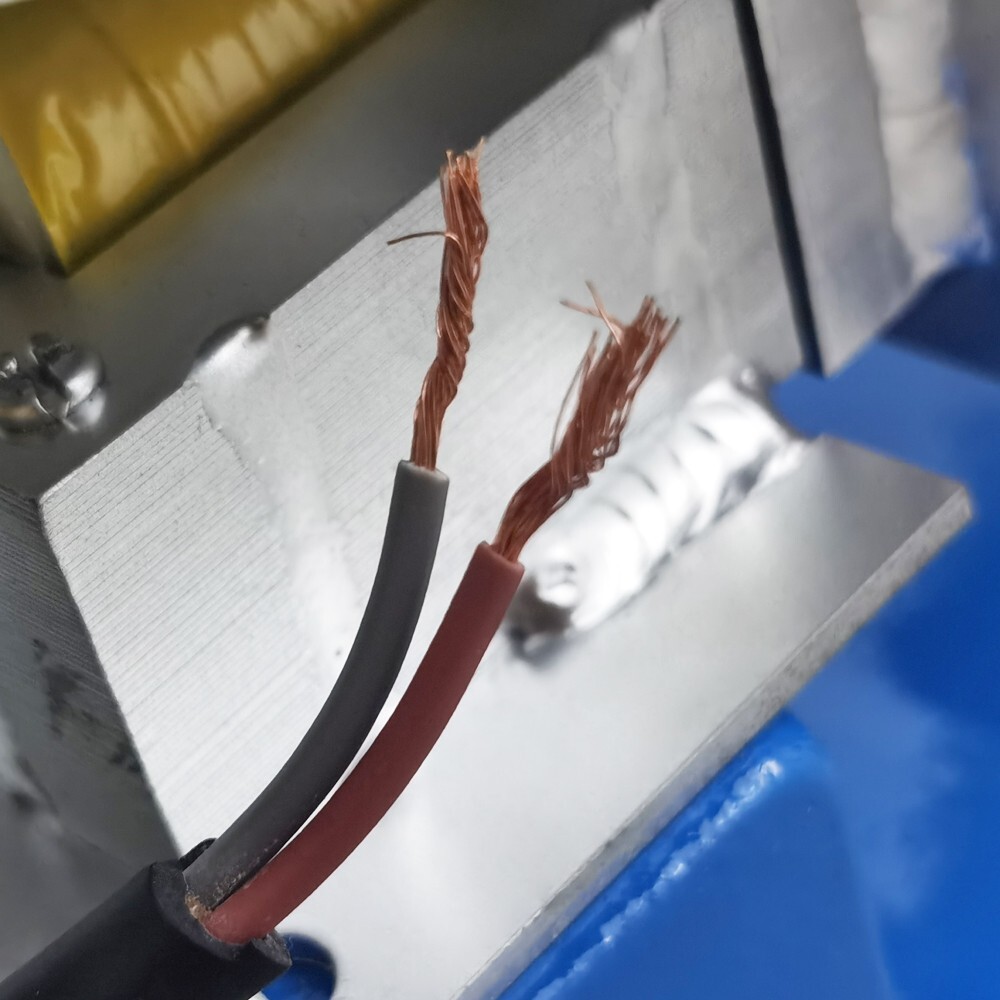 Small Closed Electromagnetic Vibrating Feeder with Controller GZV-3F 110V 20W