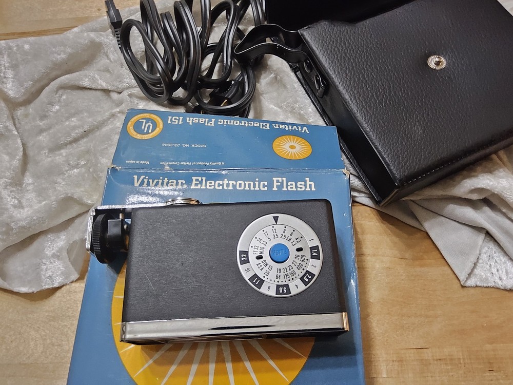 New In Box Vivitar #151 Electronic Flash Unit. TESTED