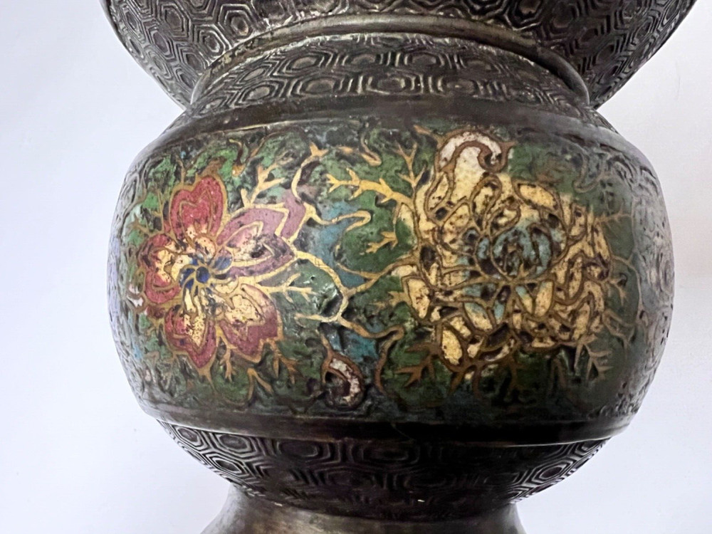 CHINESE BRONZE CHAMPLEVE VASE WITH HANDLE NO BOTTOM
