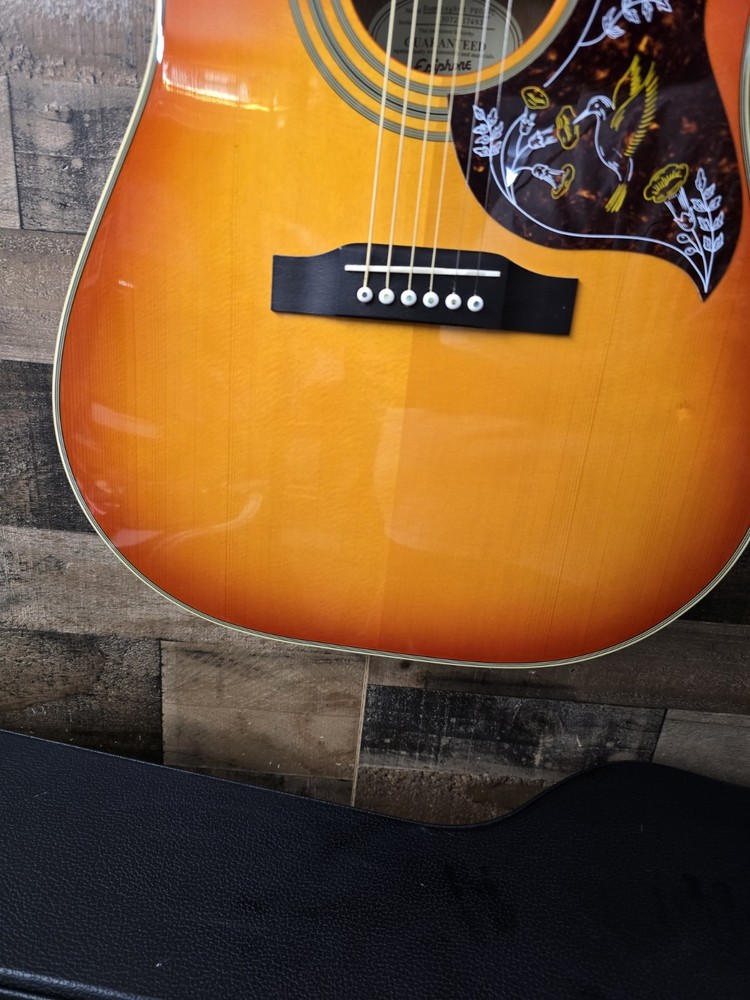 EPIPHONE Hummingbird PRO/FC Strings Sunburst with Case.