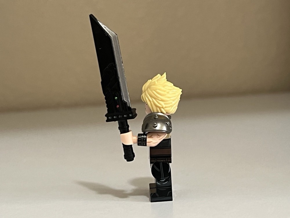 FF7 Cloud Strife Minifigure Custom
