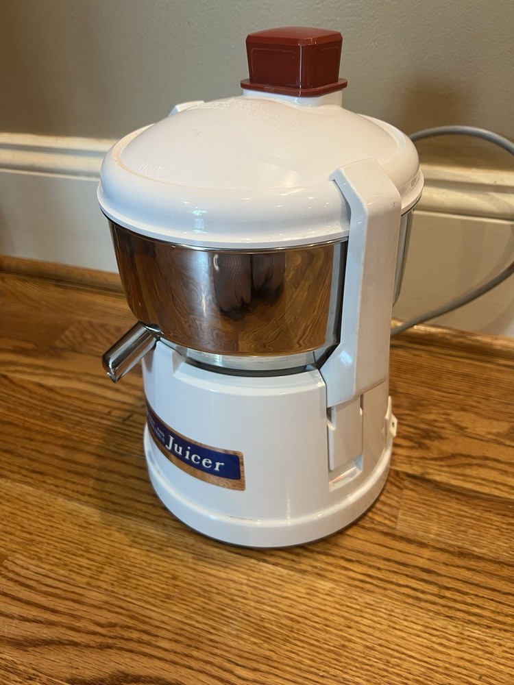 Omega Fruit Vegetable Juicer Extractor Model 1000