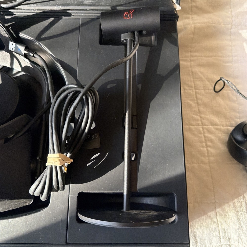 Original Oculus Quest 1 Rift With Box