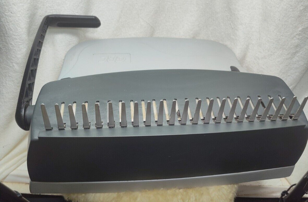 GNC DOCUBIND BINDING MACHINE MODEL: P100 COMBINATION HOLE PUNCH & BINDING IN ONE