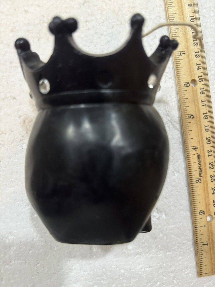 Skull With Crown Black Candle