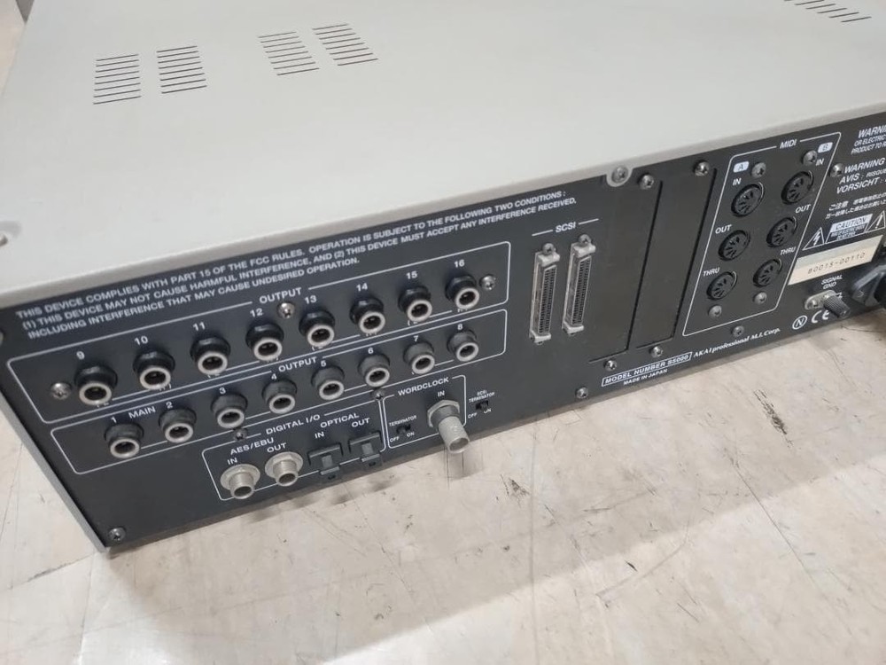 AKAI S5000 MIDI Stereo Digital Sampler