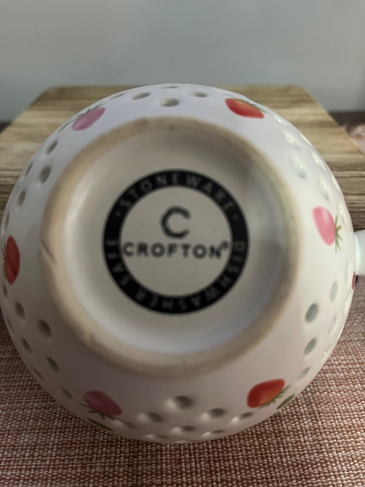 Crofton Stoneware Strawberry Print Colander / Strainer Cups Dish