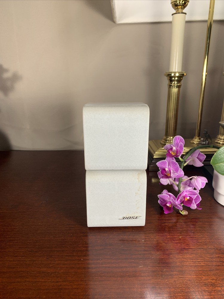 One Bose Lifestyle Acoustimass Double Cube Speaker