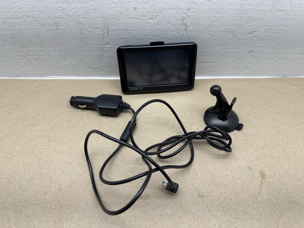 Garmin Nuvi GPS Navigation System Bluetooth 4.5” Screen Bundle