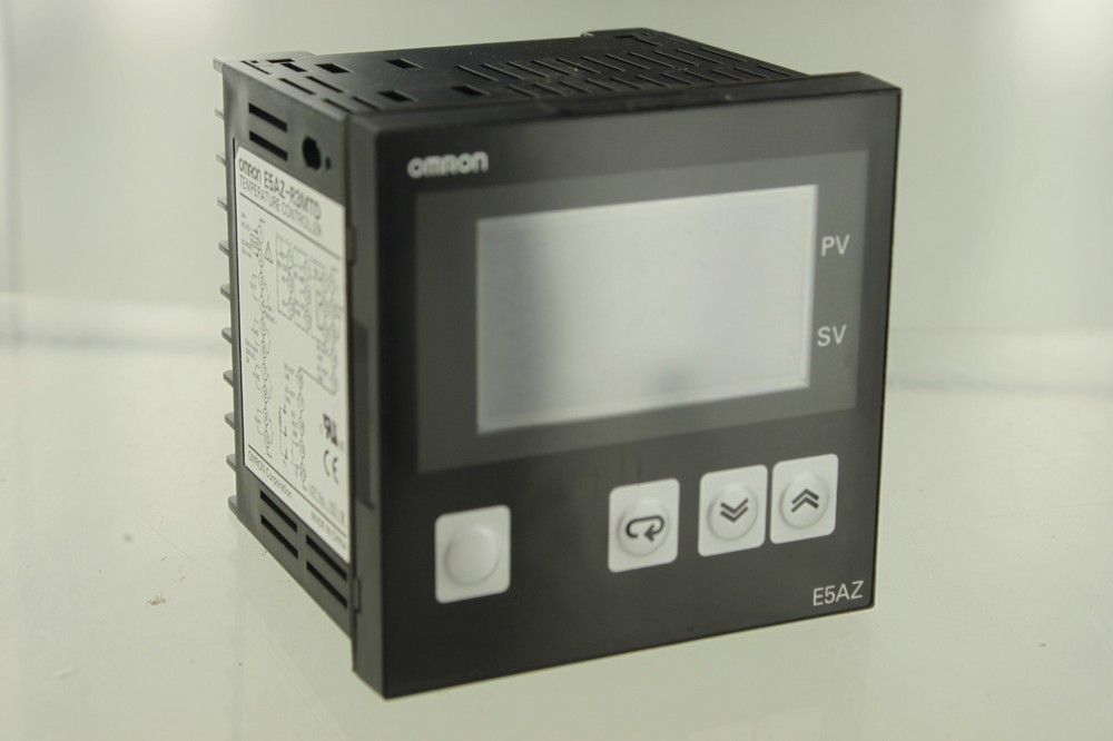 OMRON E5AZ-R3MTD DIGITAL TEMPERATURE CONTROLLER