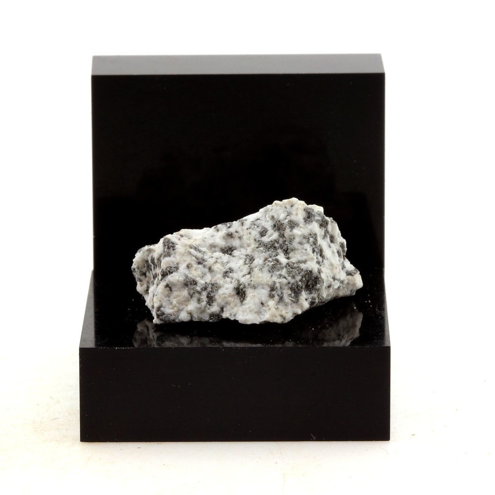 Rozenite. 17.03 Ct. Montauban, Québec, Canada.