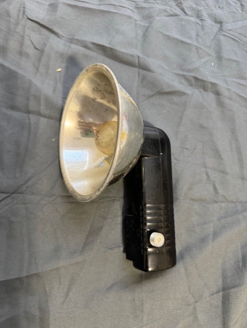 Vintage Kodak Brownie Holiday Flash Camera w Flash & Blue Dot Flashbulb UNTESTED