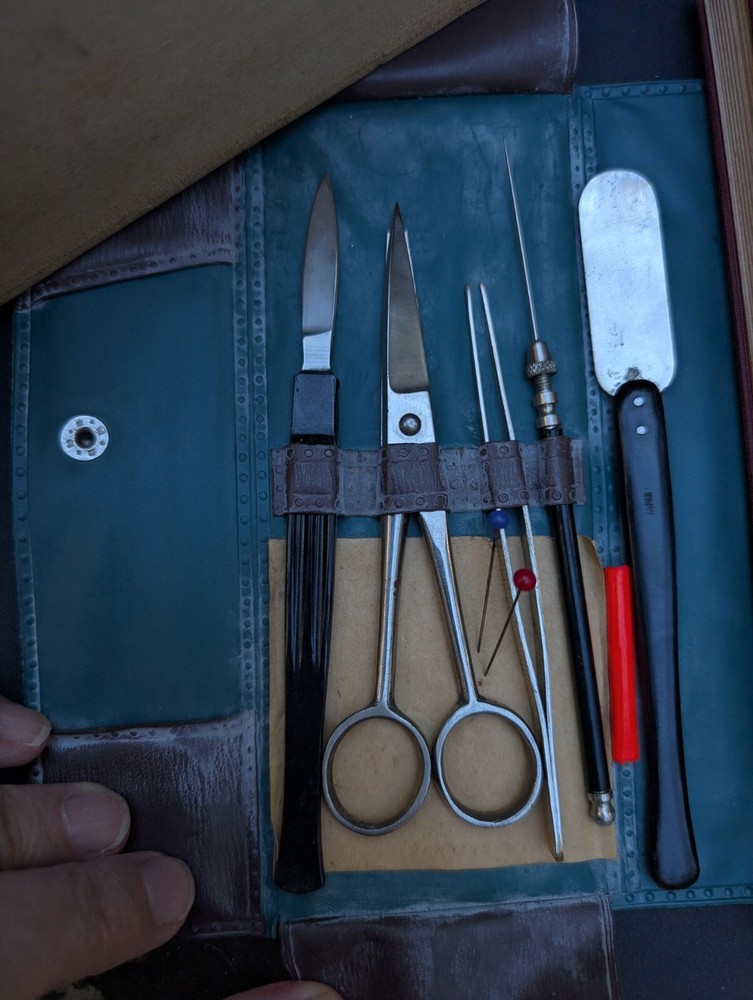 1960 era dissecting kit with closable plastic case