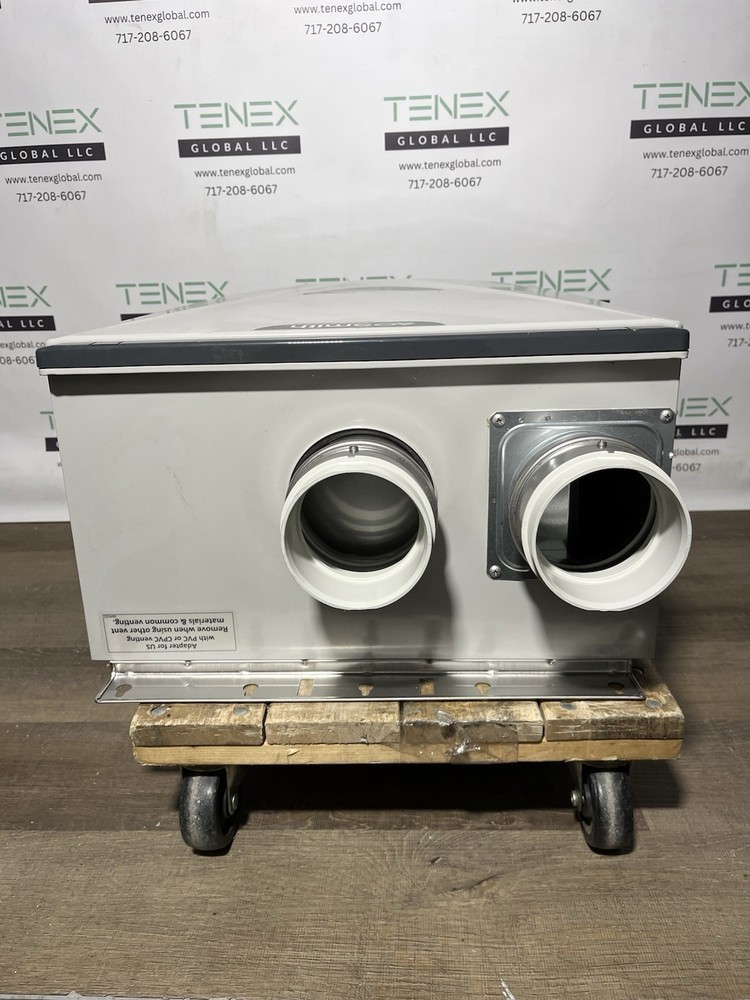 AO Smith Indoor Tankless Water Heater 160k BTU Natural Gas ( B-7 #1697)