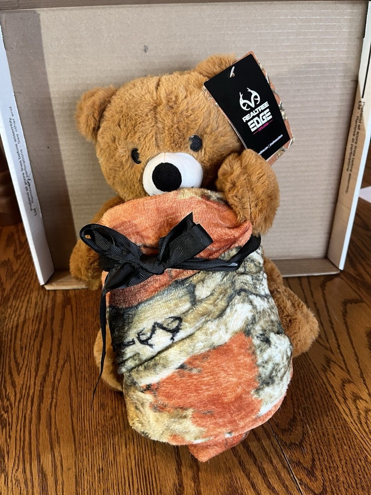 Realtree Edge Plush Bear & Camouflage Throw Set