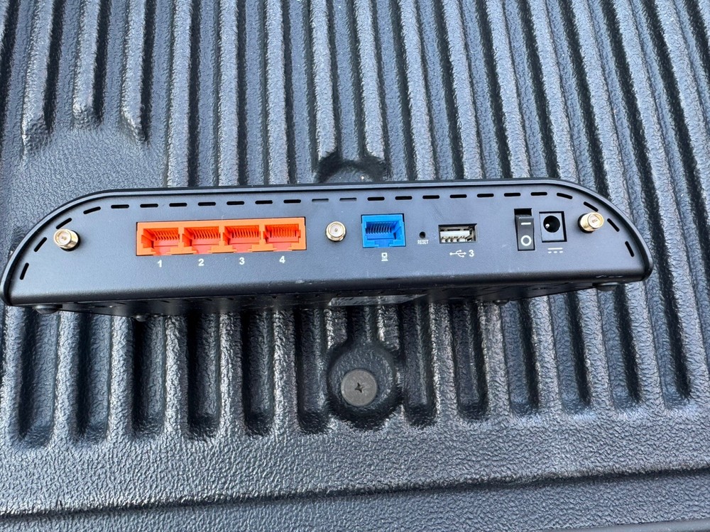 Cradlepoint MBR1400 Router with AC adapter Bundle