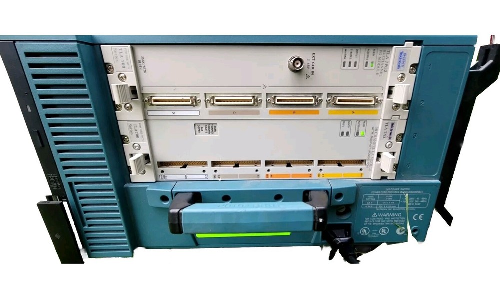 Tektronix TLA715 Logic Analyzer