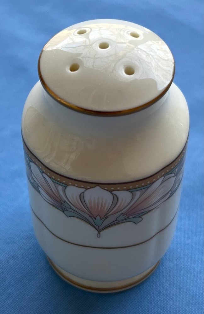 Noritake Barrymore Pepper Shaker