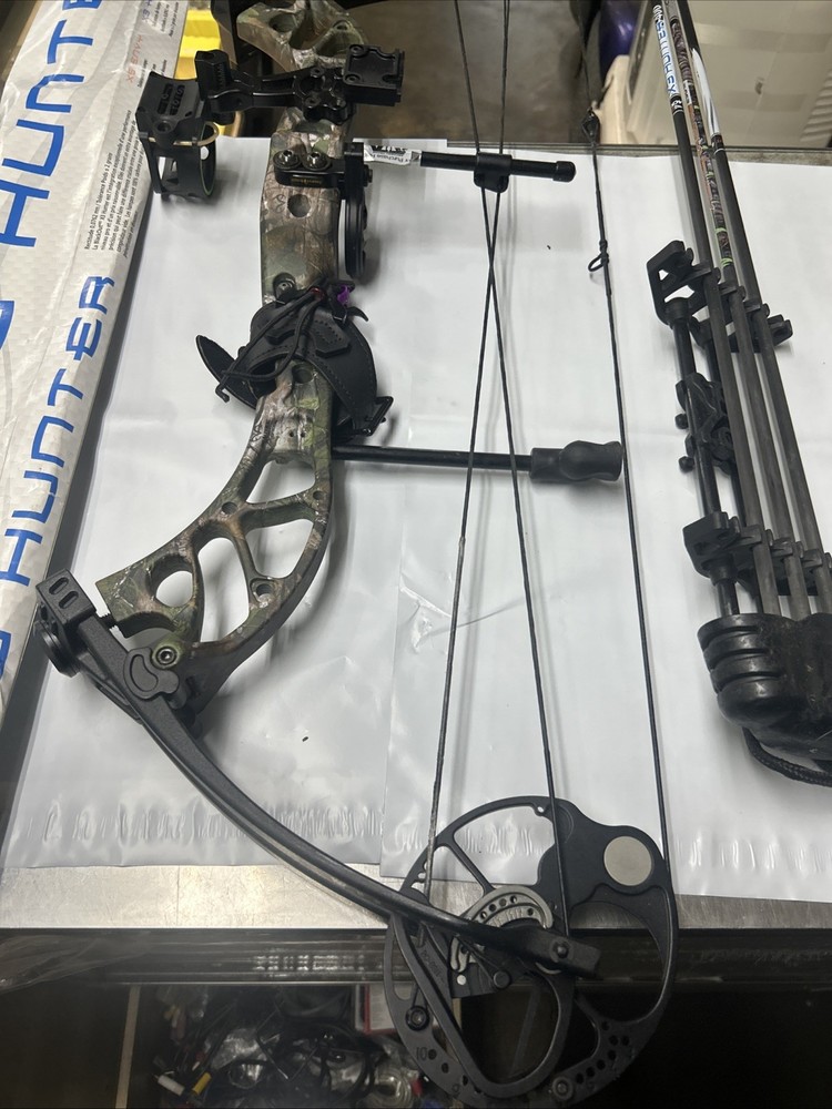 Bear Archery Wild 29" DL 70ibs DW Right-Handed Compound Bow