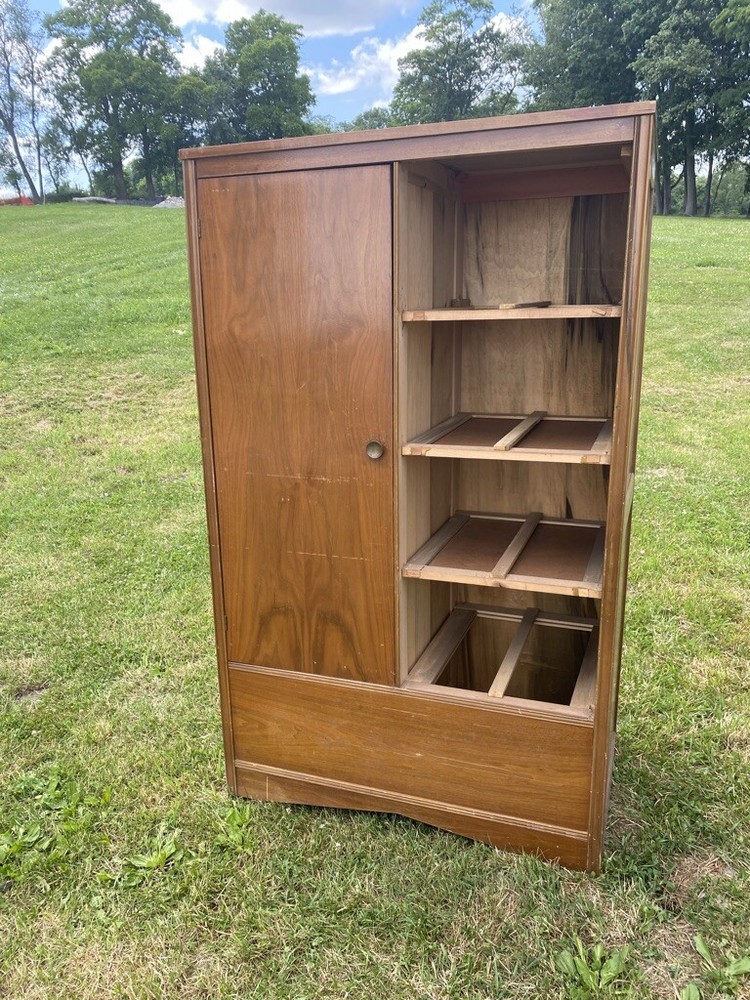 Armoire/Wardrobe