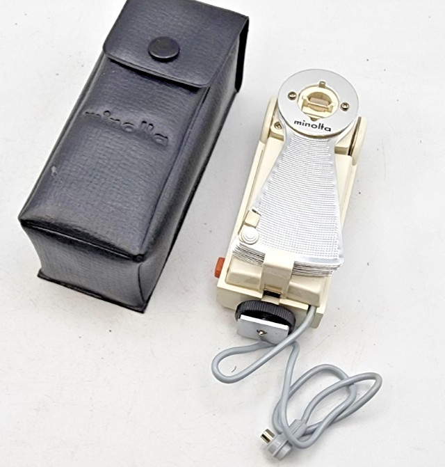 Vintage Minolta Deluxe III Flash w/ Case