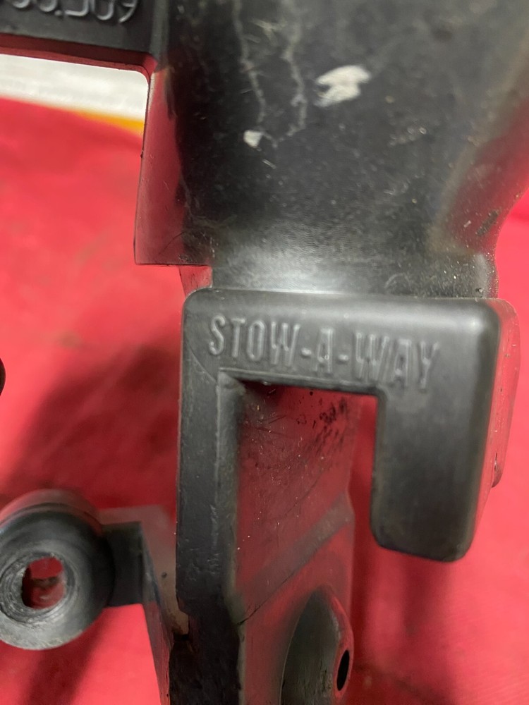 PHILLIPS STOW-A-WAY™ 2 Plug, 2 Gladhand Holder 15-042