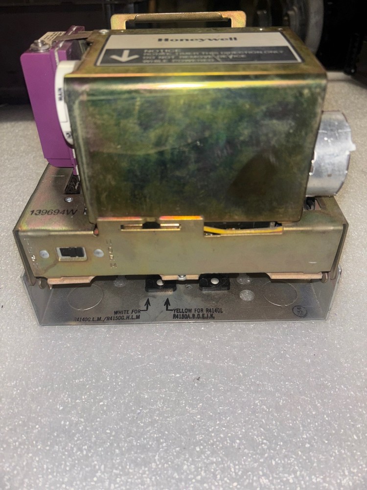 Honeywell R4140L Flame Safety Programmer Burner Control