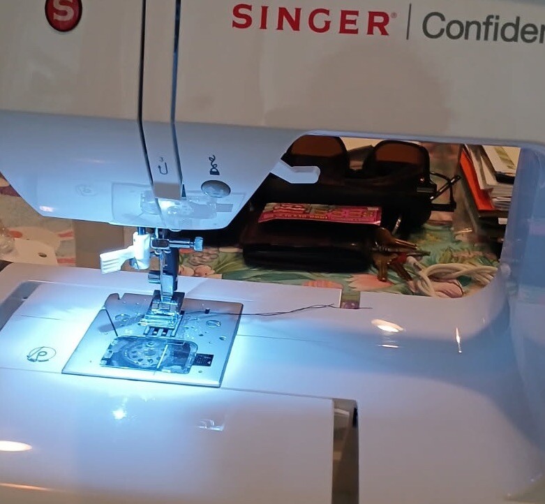 SINGER Confidence 7465 Sewing Machine Works READ