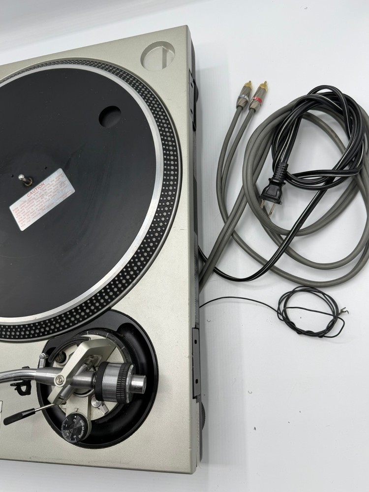 Technics 1200 MK2 Turntable with two headshell