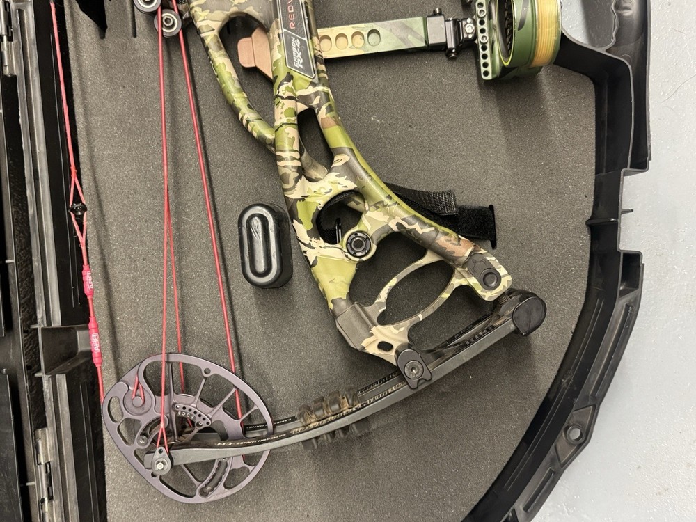 Hoyt Carbon Rx4 Compound Bow With Case