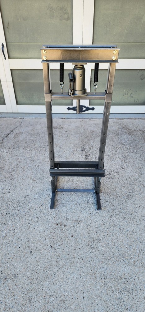 CENTRAL MACHINERY 12 Ton Press