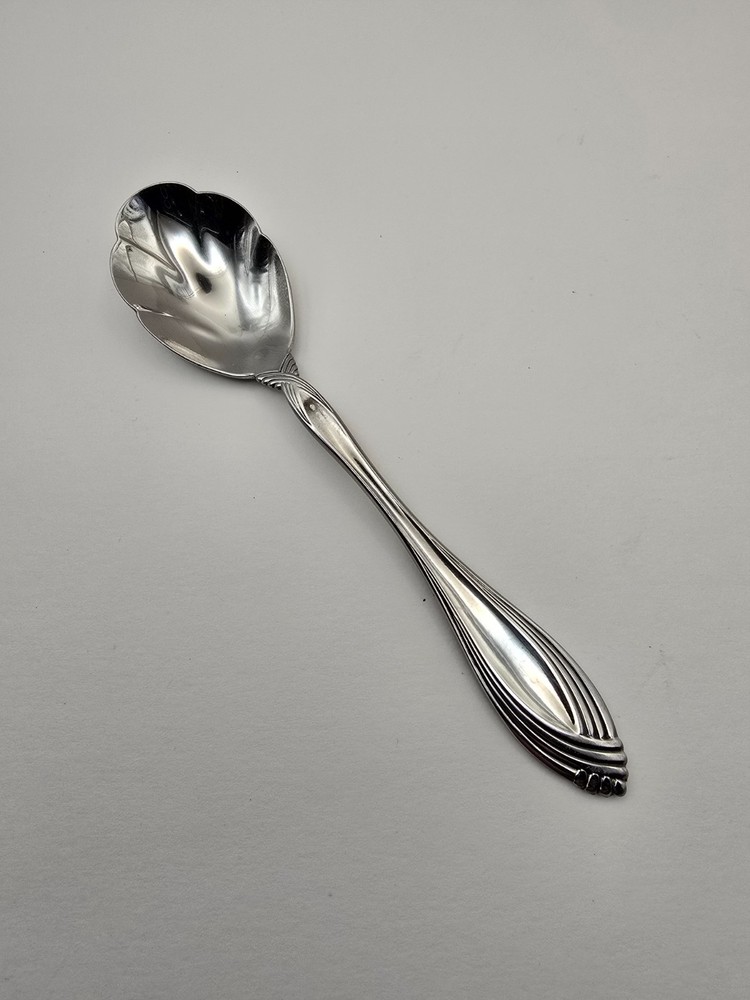 Oneida Silver Glossy Heiress Sugar Shell