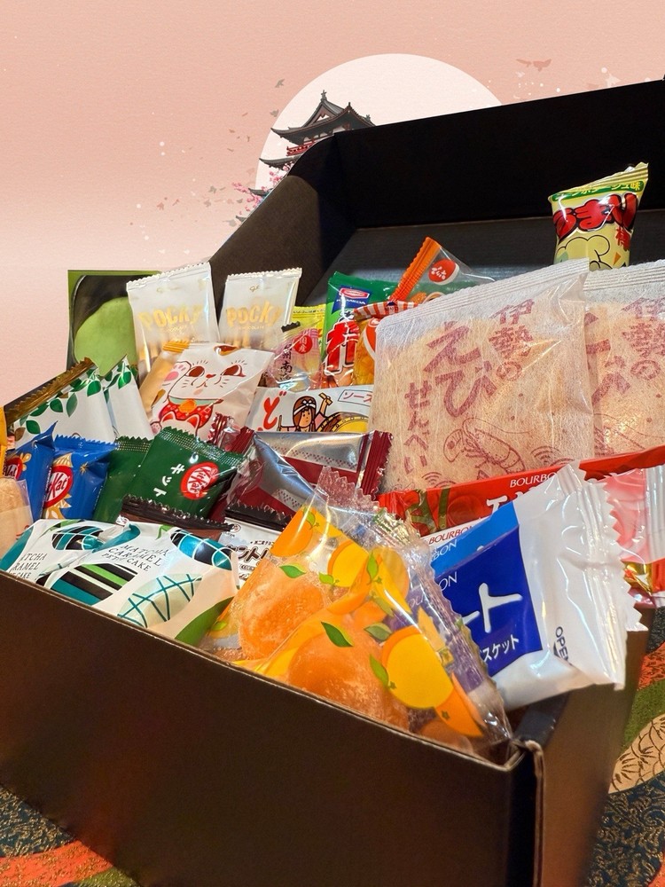 Japanese Snack Gift Box - Assorted 30+ Pieces