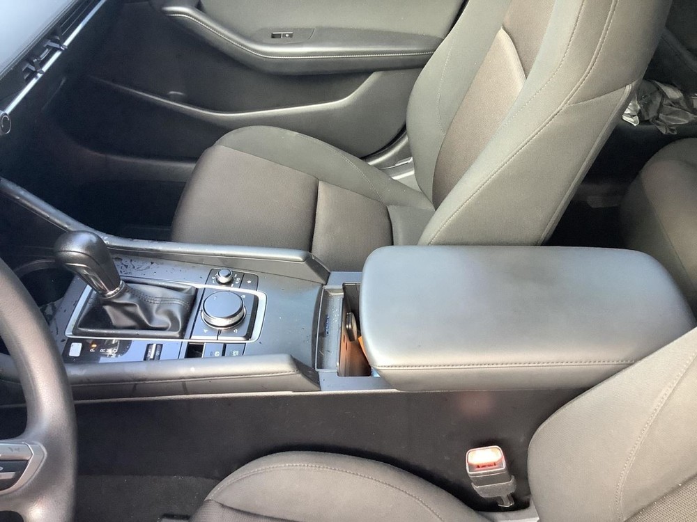 3 2021 Glove Box 4730795