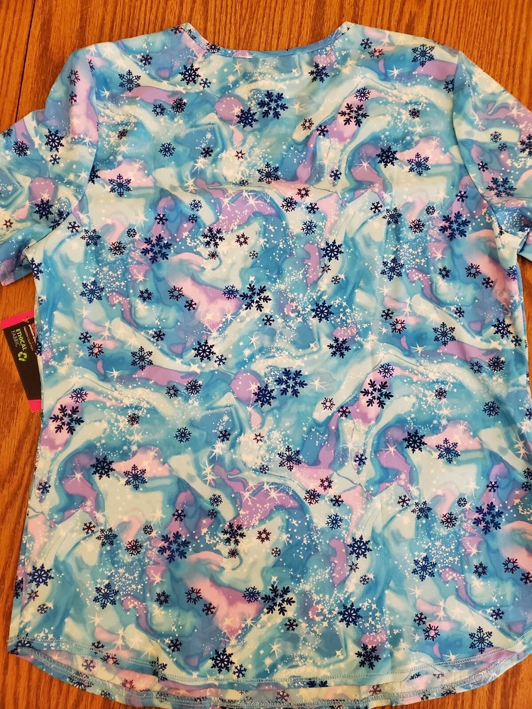 Scrubstar Snowflake Scrub Top Medium!! NWT!! Blue