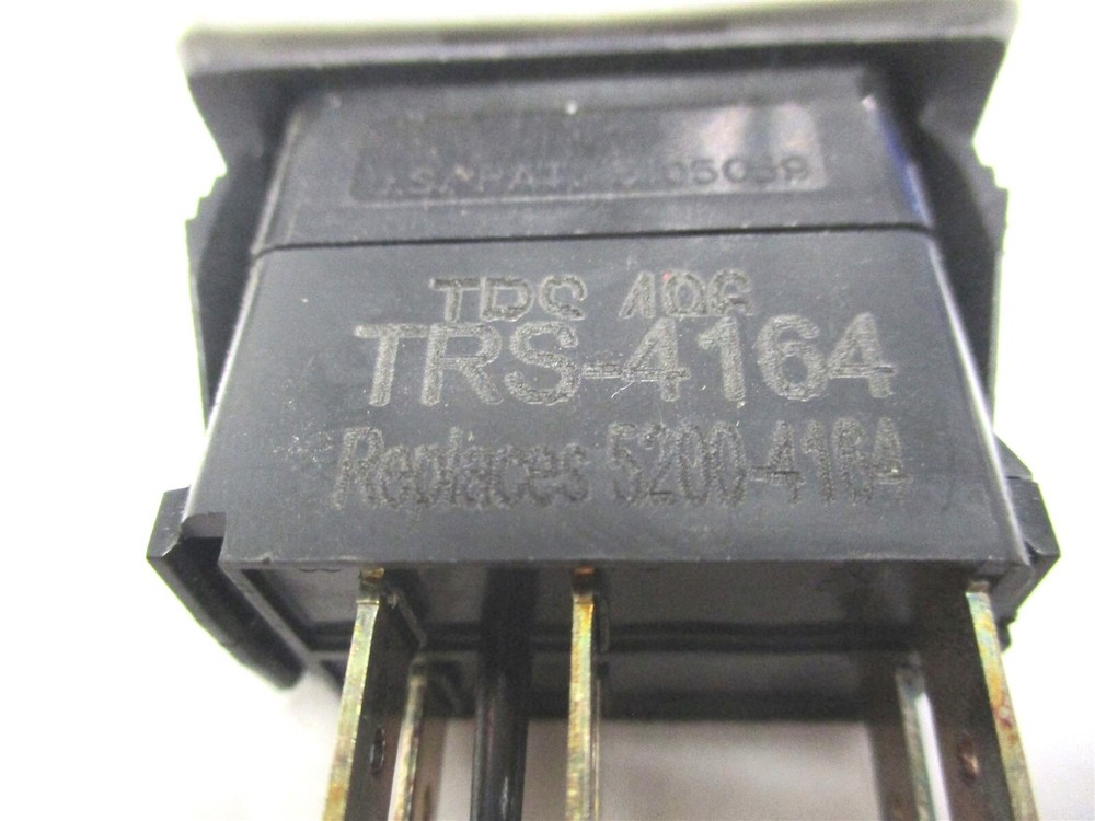 52004164 NEW THOMAS BUS AMBER WARNING (ON/OFF) ROCKER SWITCH