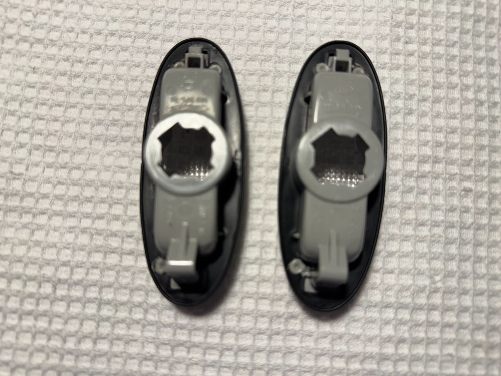 2009 Mercury Mariner right, left side front mounted fender accessory lights