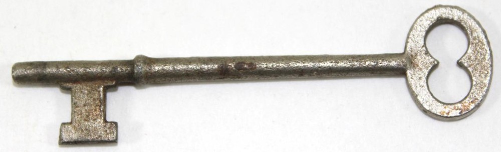 Antique Skeleton Key ~ 3¼" Solid Barrel ~ Ornate Bow ~ Key 1